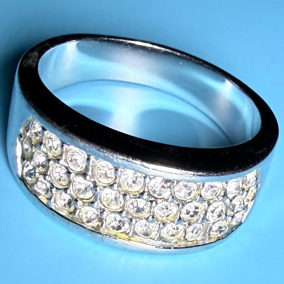 Silver toned Band Ring - Picture 4 of 7